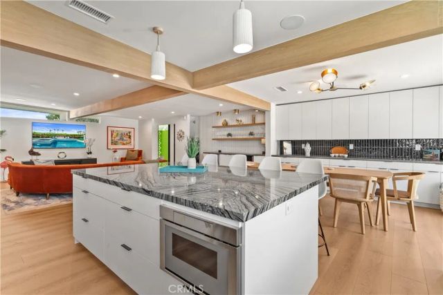 1995 N San Clemente Road, Palm Springs, CA 92262