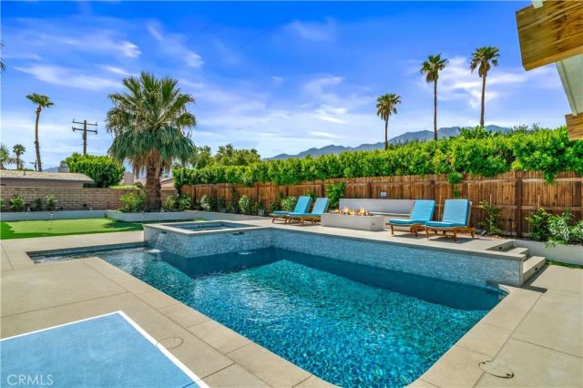 1995 N San Clemente Road, Palm Springs, CA 92262