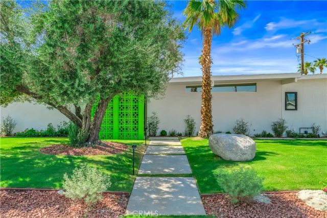 1995 N San Clemente Road, Palm Springs, CA 92262