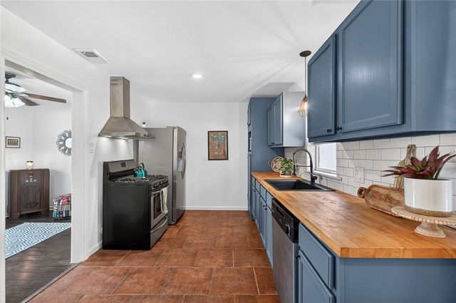 626 Robert Dr, Corpus Christi, TX 78412