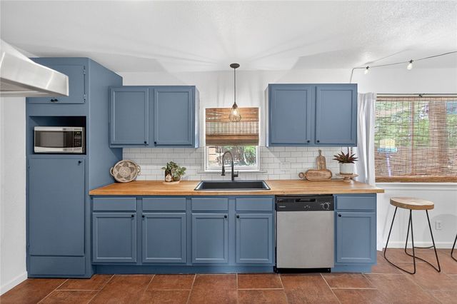 626 Robert Dr, Corpus Christi, TX 78412