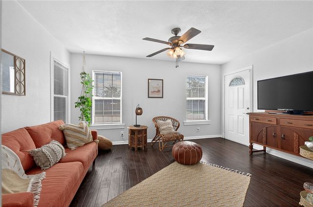 626 Robert Dr, Corpus Christi, TX 78412