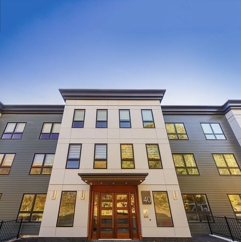 40 Fisher Ave 101, Boston, MA 02120