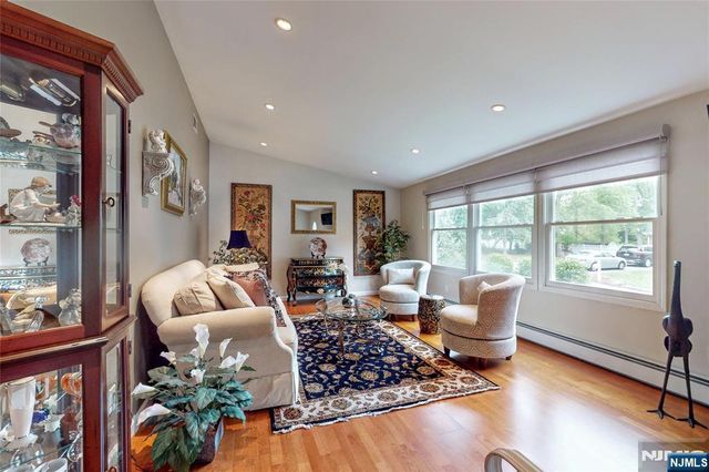 50 Seminole Avenue, Oakland, NJ 07436