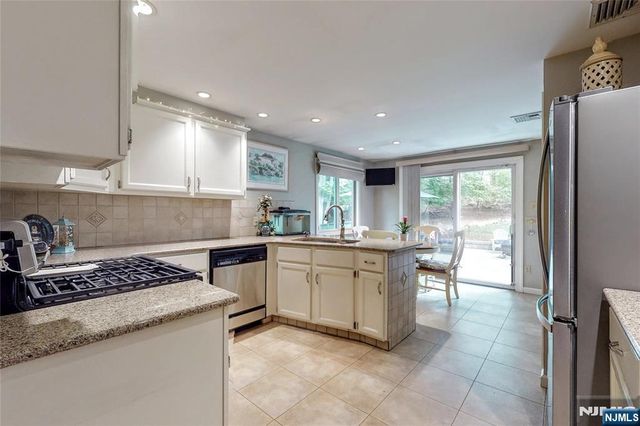 50 Seminole Avenue, Oakland, NJ 07436
