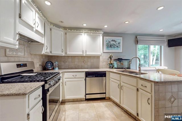 50 Seminole Avenue, Oakland, NJ 07436
