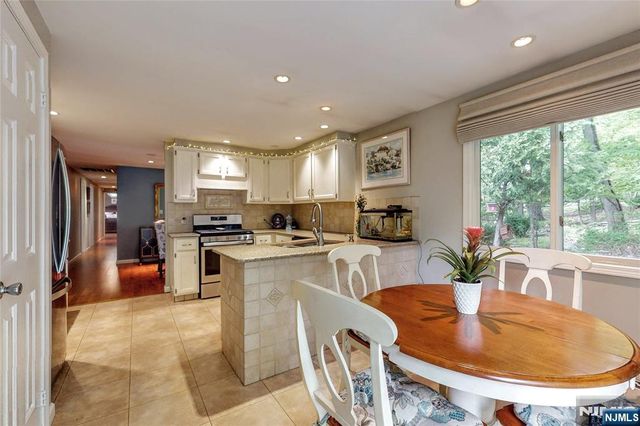 50 Seminole Avenue, Oakland, NJ 07436