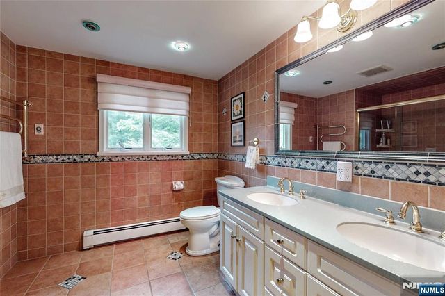 50 Seminole Avenue, Oakland, NJ 07436