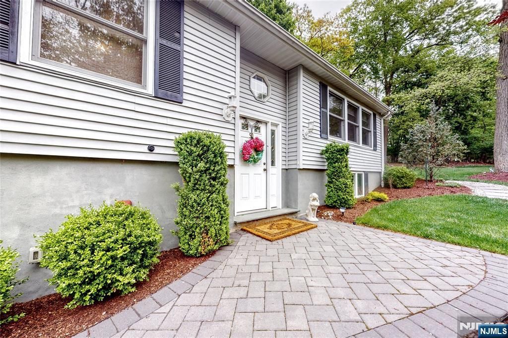 50 Seminole Avenue, Oakland, NJ 07436