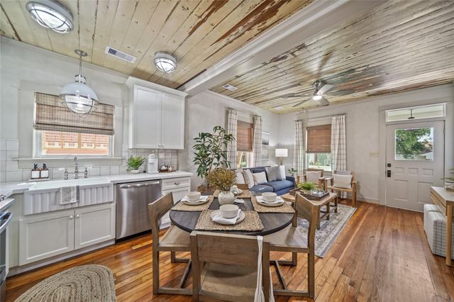 3705 Avenue K, Galveston, TX 77550