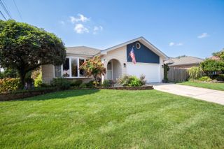 9430 S 69th Avenue, Oak Lawn, IL 60453