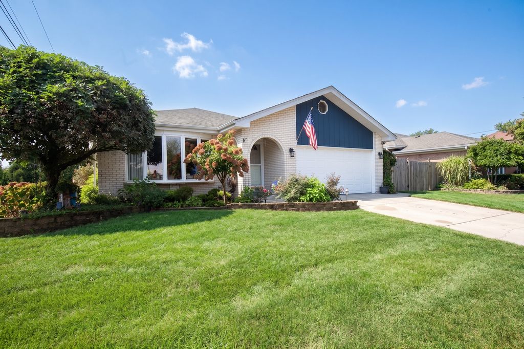 9430 S 69th Avenue, Oak Lawn, IL 60453
