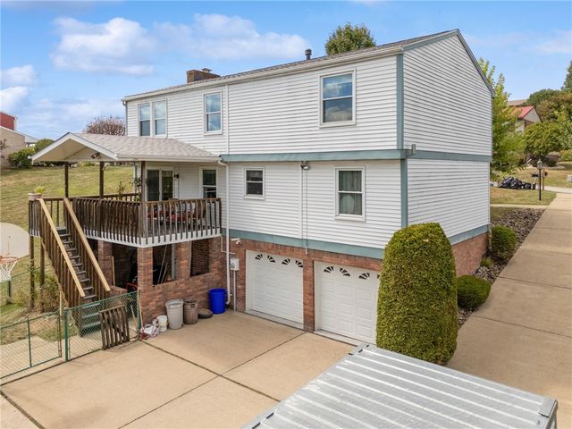 24 Adrian Dr, Hempfield Twp, PA 15601