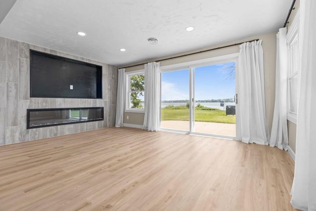 1693 W BUTTE DES MORTS BEACH ROAD, Neenah, WI 54956