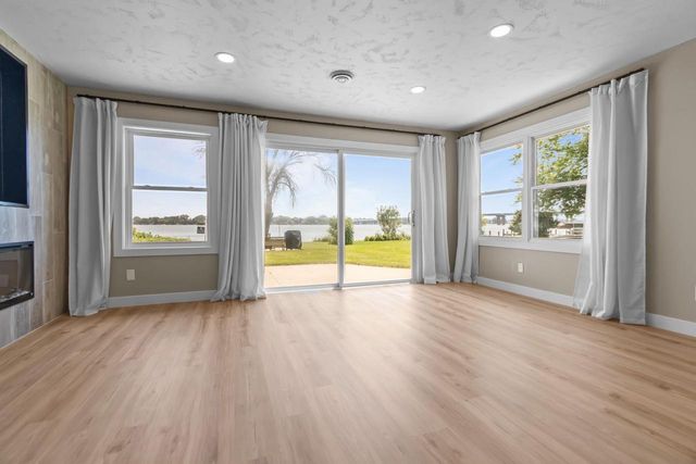 1693 W BUTTE DES MORTS BEACH ROAD, Neenah, WI 54956