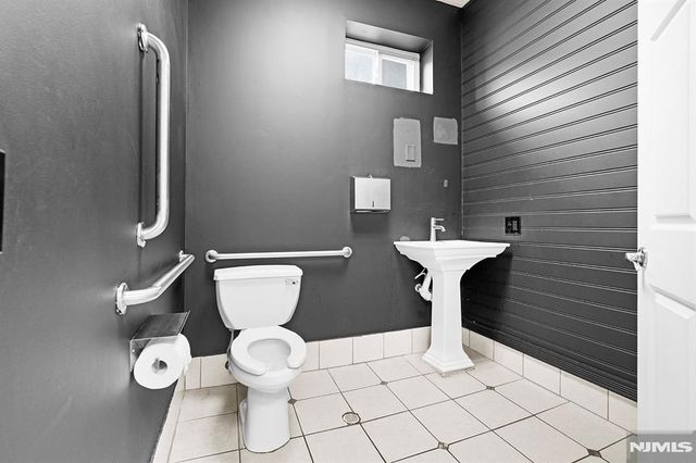 1 Englewood Avenue, Englewood, NJ 07631