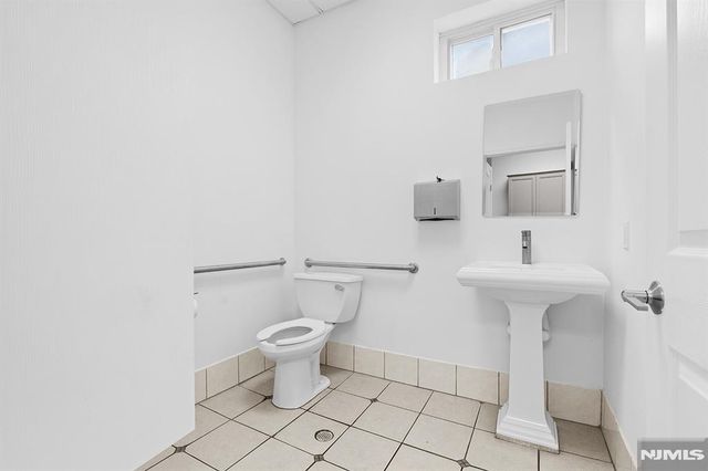 1 Englewood Avenue, Englewood, NJ 07631