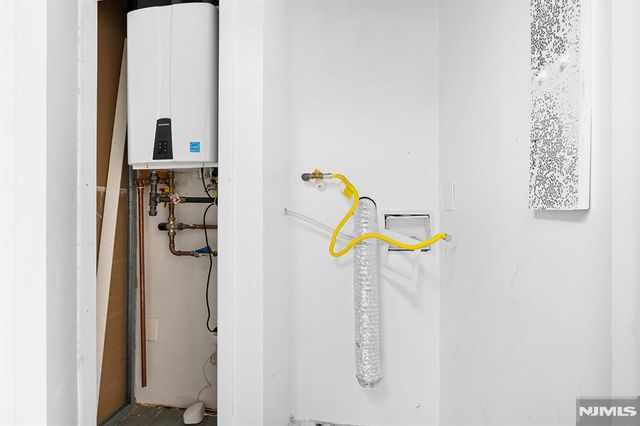 1 Englewood Avenue, Englewood, NJ 07631