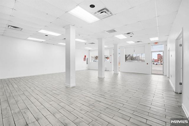 1 Englewood Avenue, Englewood, NJ 07631