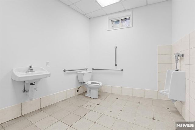 1 Englewood Avenue, Englewood, NJ 07631