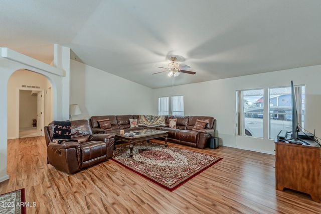 890 E TEE Street, San Tan Valley, AZ 85140