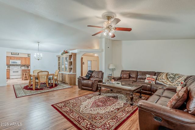 890 E TEE Street, San Tan Valley, AZ 85140