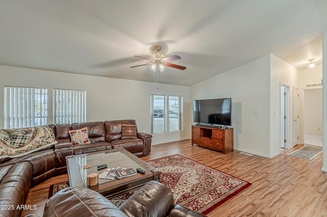 890 E TEE Street, San Tan Valley, AZ 85140
