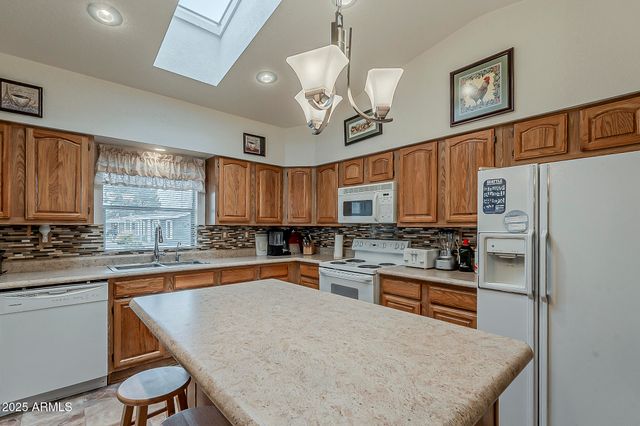890 E TEE Street, San Tan Valley, AZ 85140