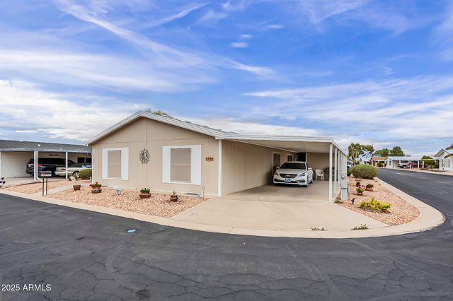 890 E TEE Street, San Tan Valley, AZ 85140