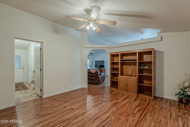 890 E TEE Street, San Tan Valley, AZ 85140
