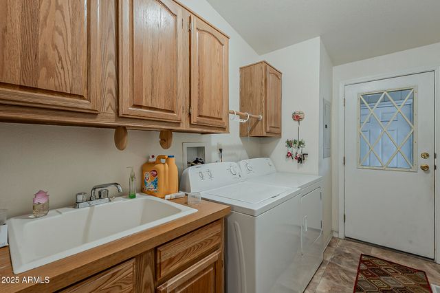 890 E TEE Street, San Tan Valley, AZ 85140