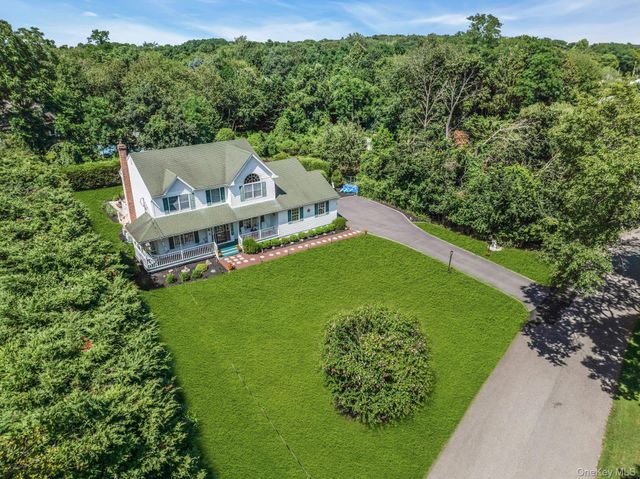 705 Fanning Road, New Suffolk, NY 11956