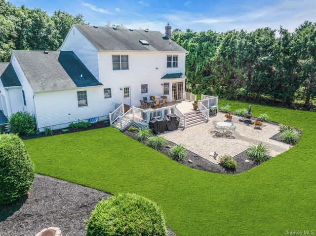 705 Fanning Road, New Suffolk, NY 11956