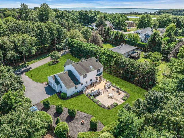 705 Fanning Road, New Suffolk, NY 11956