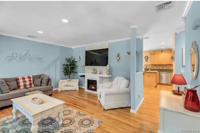 705 Fanning Road, New Suffolk, NY 11956