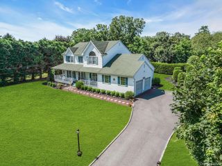 705 Fanning Road, New Suffolk, NY 11956