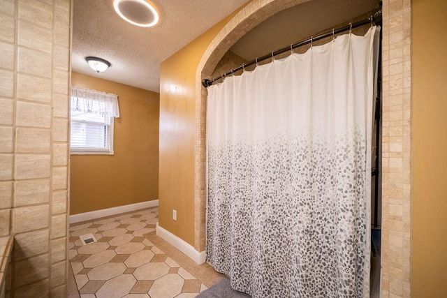 1145 NE Winfield Avenue, Topeka, KS 66616