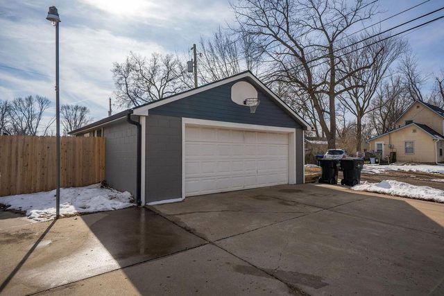 1145 NE Winfield Avenue, Topeka, KS 66616