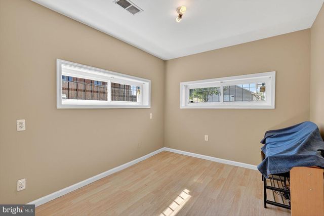 260 45TH ST NE, Washington, DC 20019