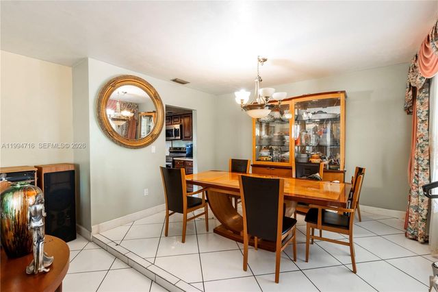 780 NE 155th St, Miami, FL 33162