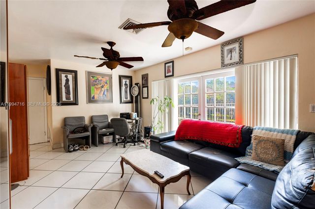 780 NE 155th St, Miami, FL 33162