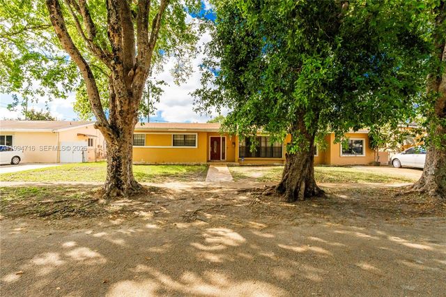 780 NE 155th St, Miami, FL 33162