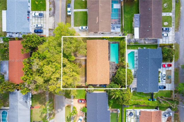 780 NE 155th St, Miami, FL 33162