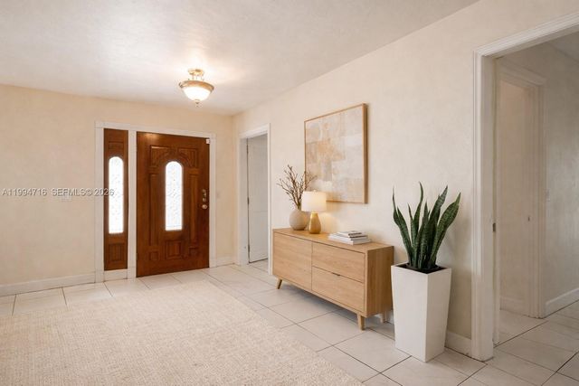 780 NE 155th St, Miami, FL 33162