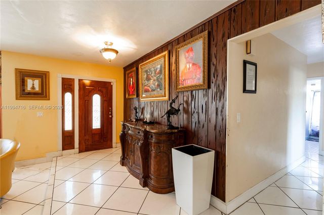 780 NE 155th St, Miami, FL 33162