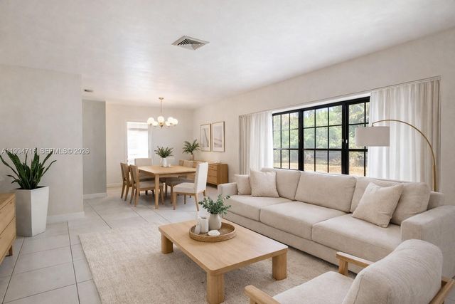 780 NE 155th St, Miami, FL 33162