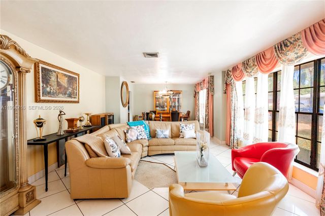 780 NE 155th St, Miami, FL 33162