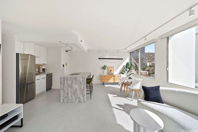 2427 Kuhio Avenue 807, Honolulu, HI 96815