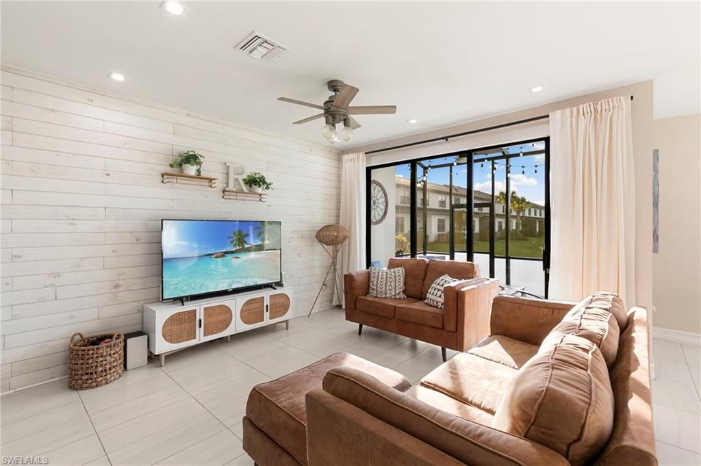 7421 Rockefeller DR, Naples, FL 34119