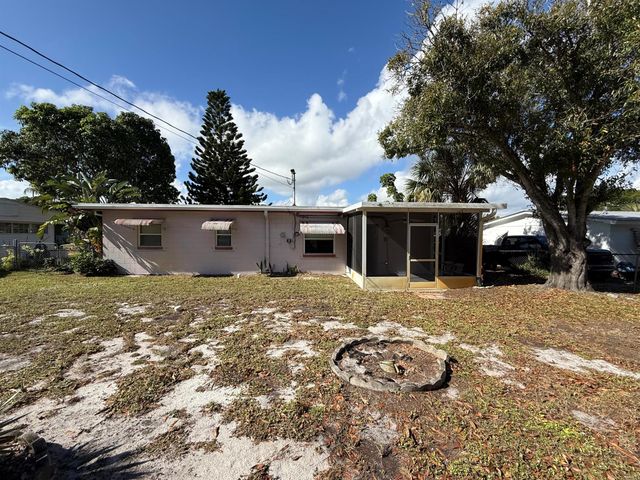 1601 NE Maureen Court, Jensen Beach, FL 34957